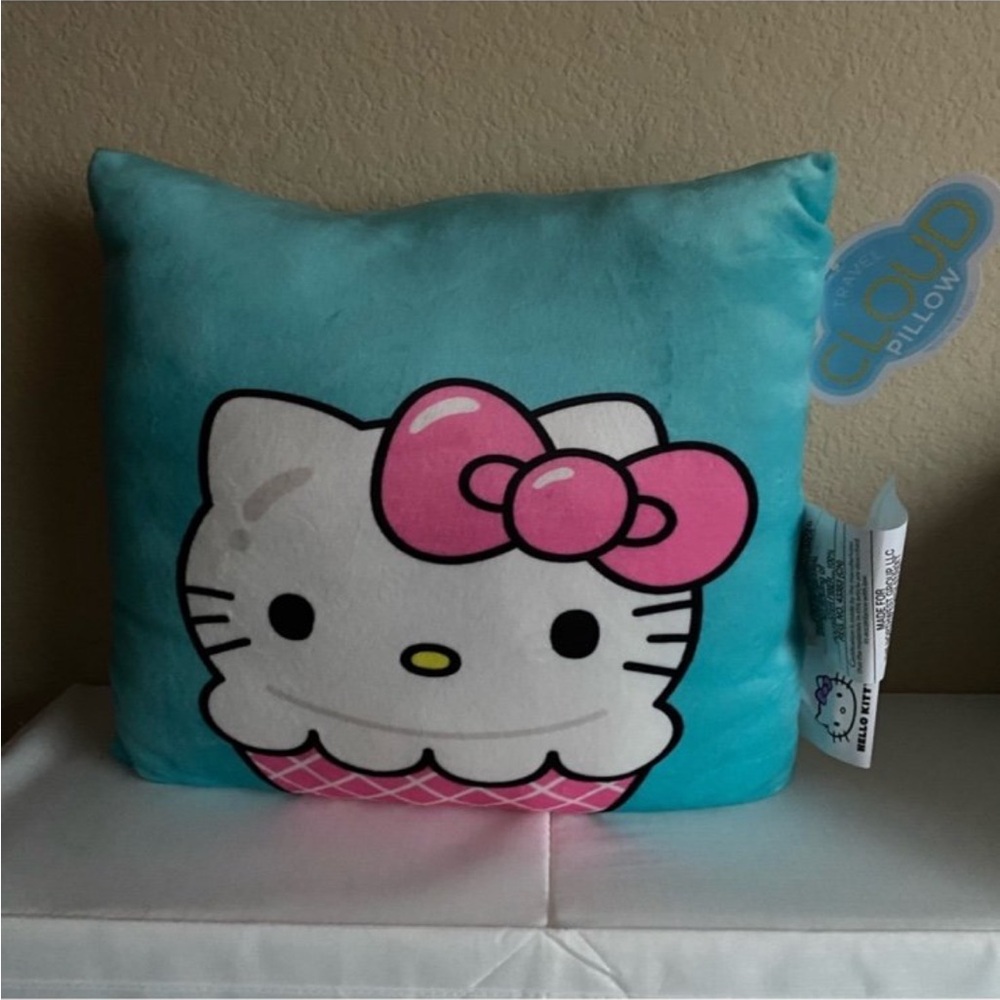 Hello Kitty Bundle - Picture 2 of 8